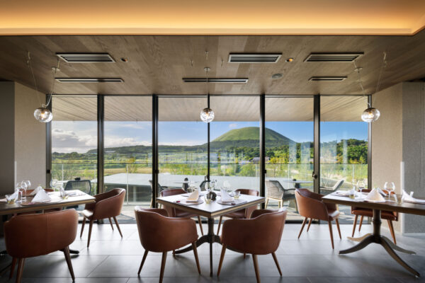鬼岳を一望できる「ray dining」