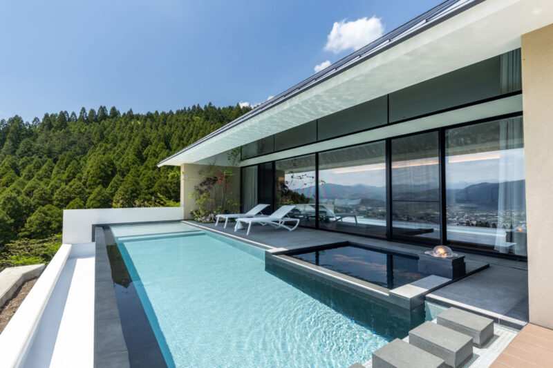 HILL TOP SKY PAVILION<br />
SUNSET CITY VIEW PREMIUM SUITE