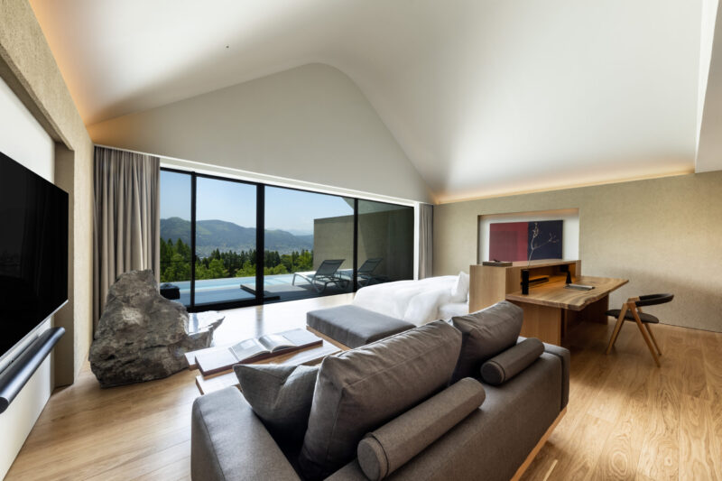 HILL SIDE WATER FALL VILLA<br />
SKY VIEW SUITE