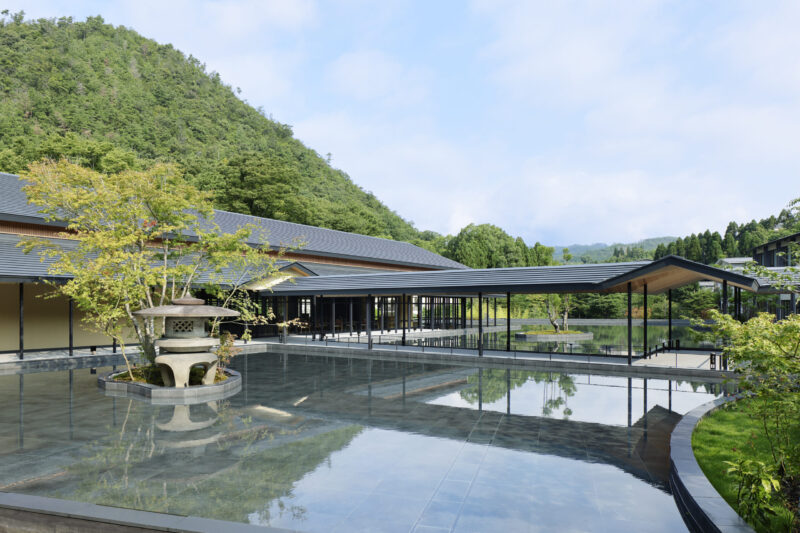 水鏡がつなぐ、建築と風景の対話