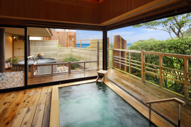 木の香に包まれる、静謐な湯浴み