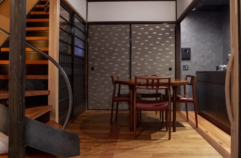 暮らすように過ごす、別館の食卓