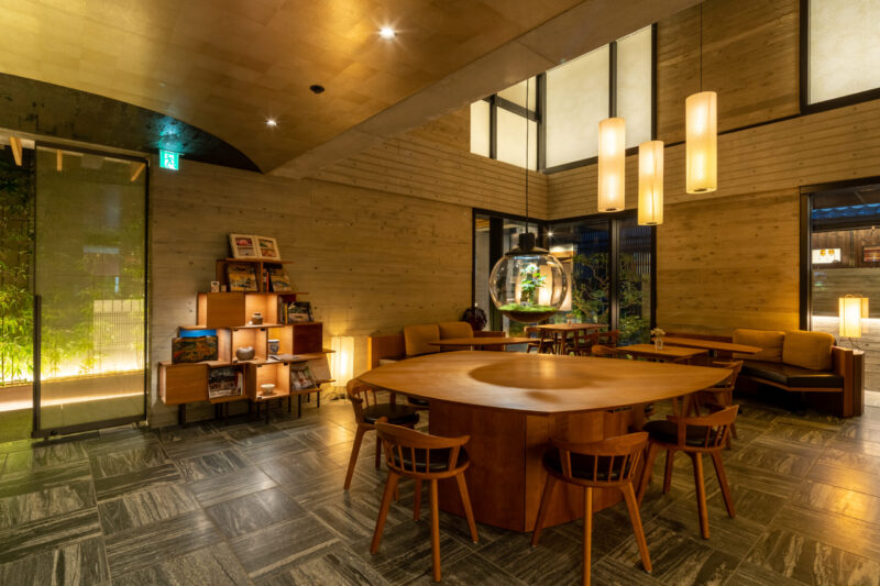 光に包まれるGenjiラウンジ